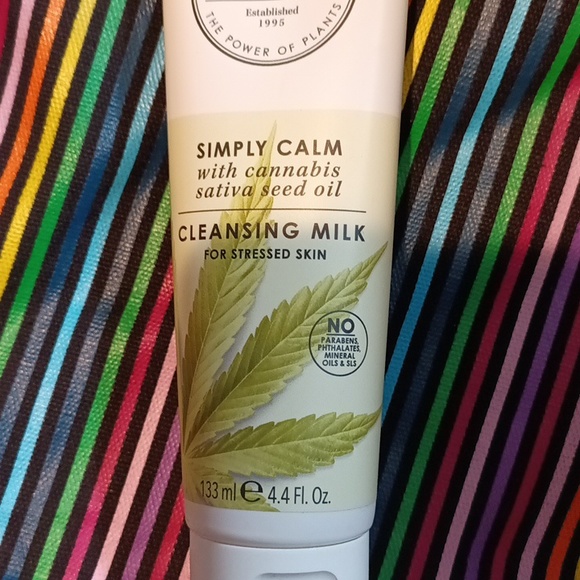 Simply Calm Cleansing Milk minimalist - Picture 2 of 10